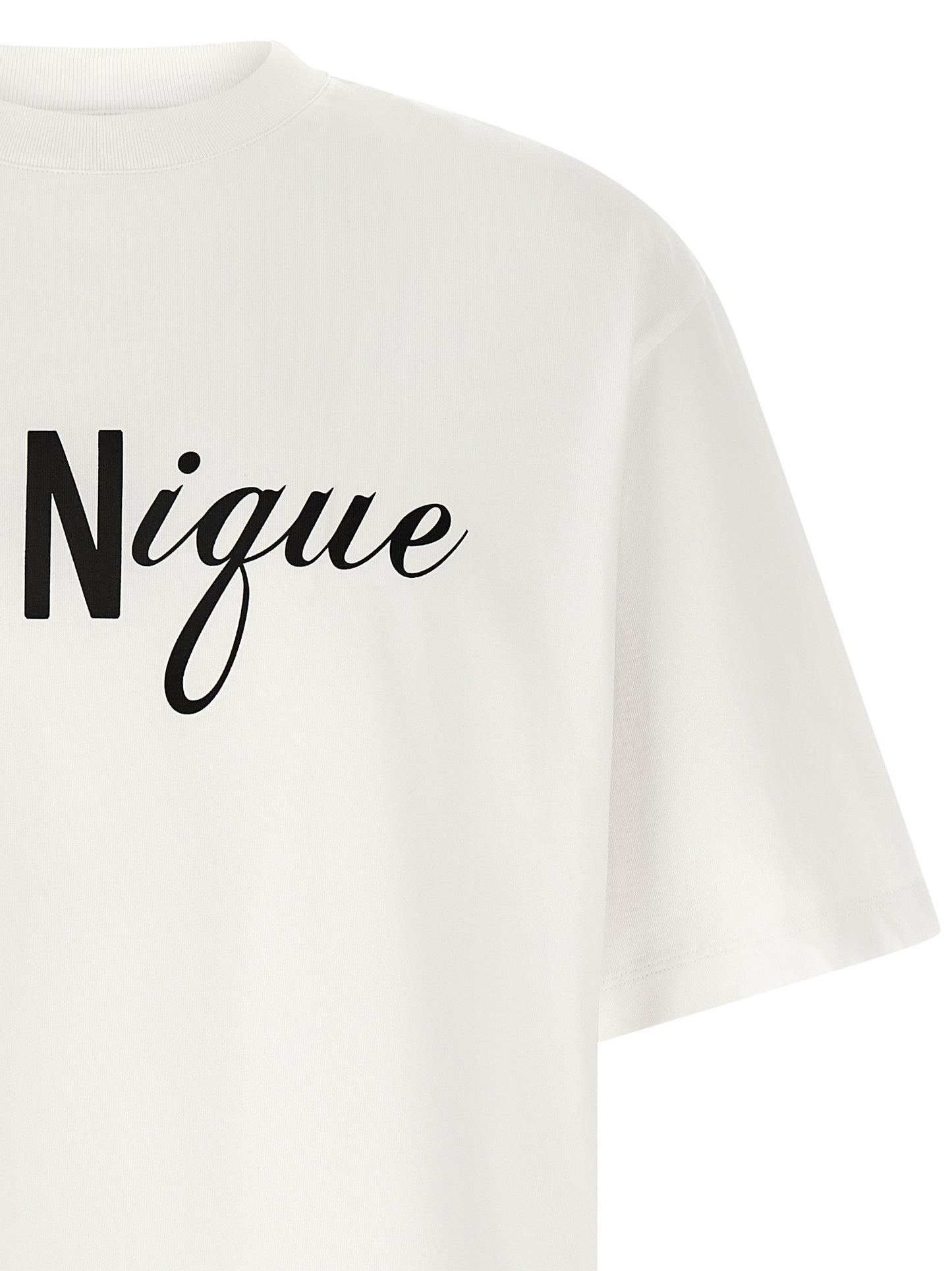 T-Shirt by Dsquared² for men in cotton white & print features an edgy silhouette, meticulously detailed with a sophisticated and crew neckline for a truly edgy finish.