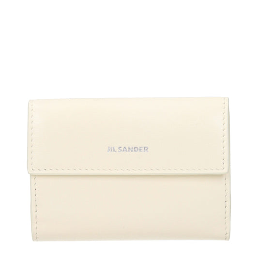 Wallet by Jil Sander for women in leather white showcases a discerning silhouette, artfully capturing the essence of Leather Wallet with its functional .
