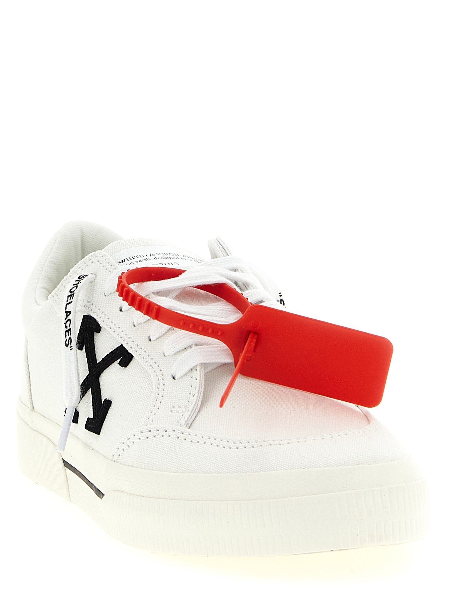 Sneakers by Off-White for men in cotton canvas & suede leather bicolour, black & white features an fashionable silhouette, showcasing the premium Men's Low Top Cotton Canvas & Suede Leather Sneakers in a fashionable low-top style that offers a fashionable finish for refined style.