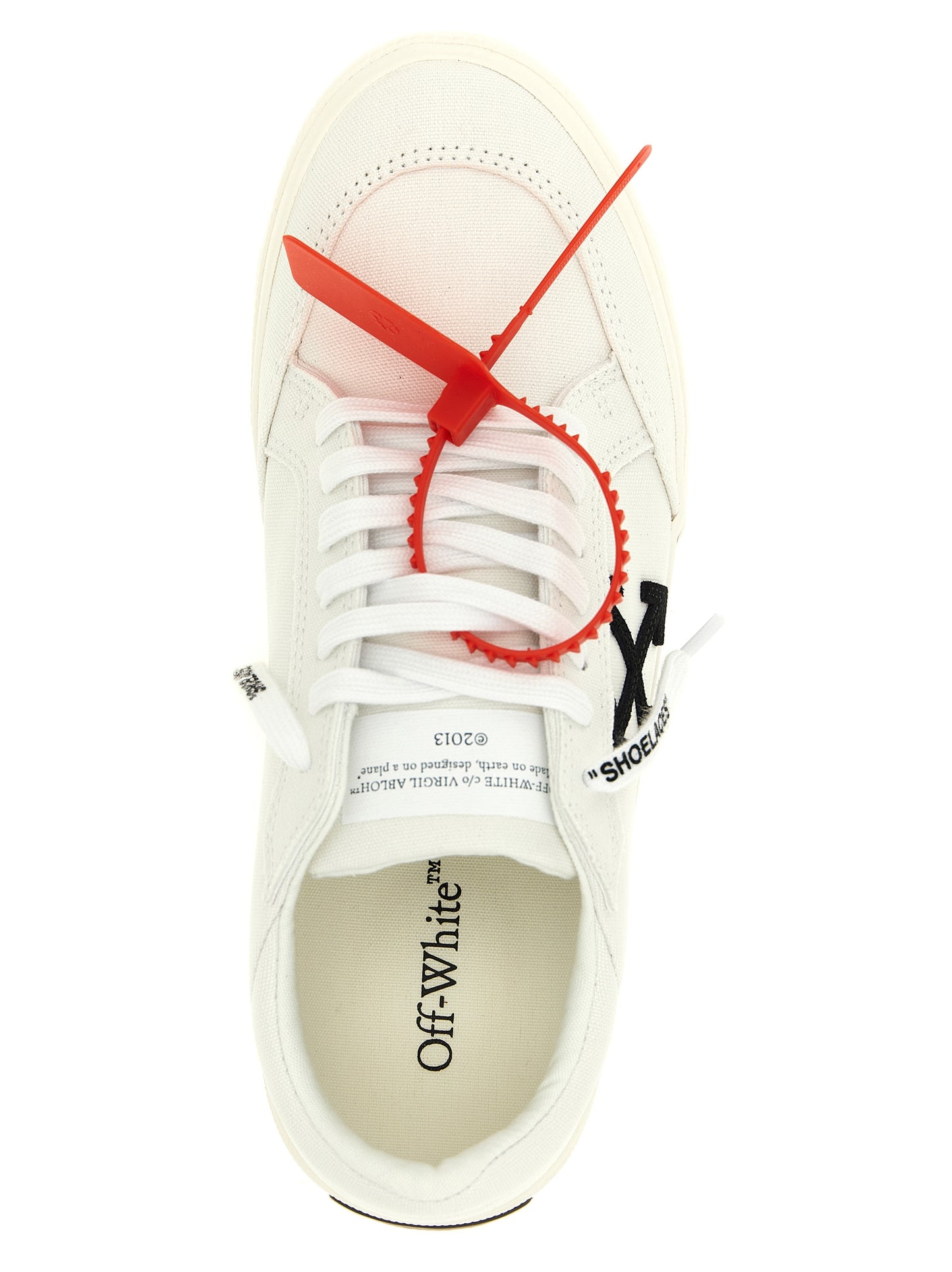 Sneakers by Off-White for men in cotton canvas & suede leather bicolour, black & white presents a impeccable silhouette as Men's Low Top Cotton Canvas & Suede Leather Sneakers, expertly defined by a impeccable low-top style for a impeccable, high-fashion look.