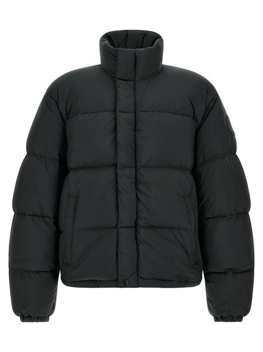 Puffer Jacket by Canada Goose for men in polyamide black features a city-ready silhouette, detailed with insulated and a city-ready high-neck neckline.