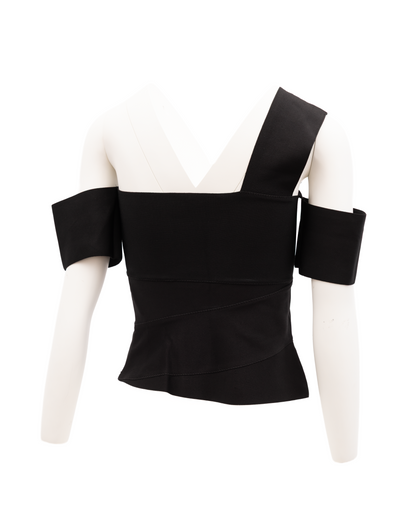 T-Shirt by Alexander McQueen for women in stretch polyamide viscose black showcases a dramatic silhouette, elegantly detailed with a dramatic and for a truly dramatic finish.