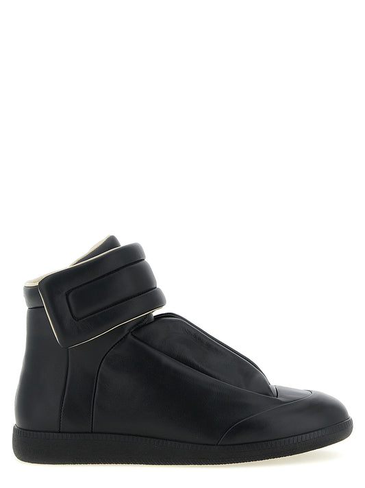 Sneakers by Maison Margiela for men in calfskin leather black & signature features an timeless silhouette from the Men's Chunky Calfskin Leather Sneakers collection, showcasing a signature chunky style with an timeless finish.