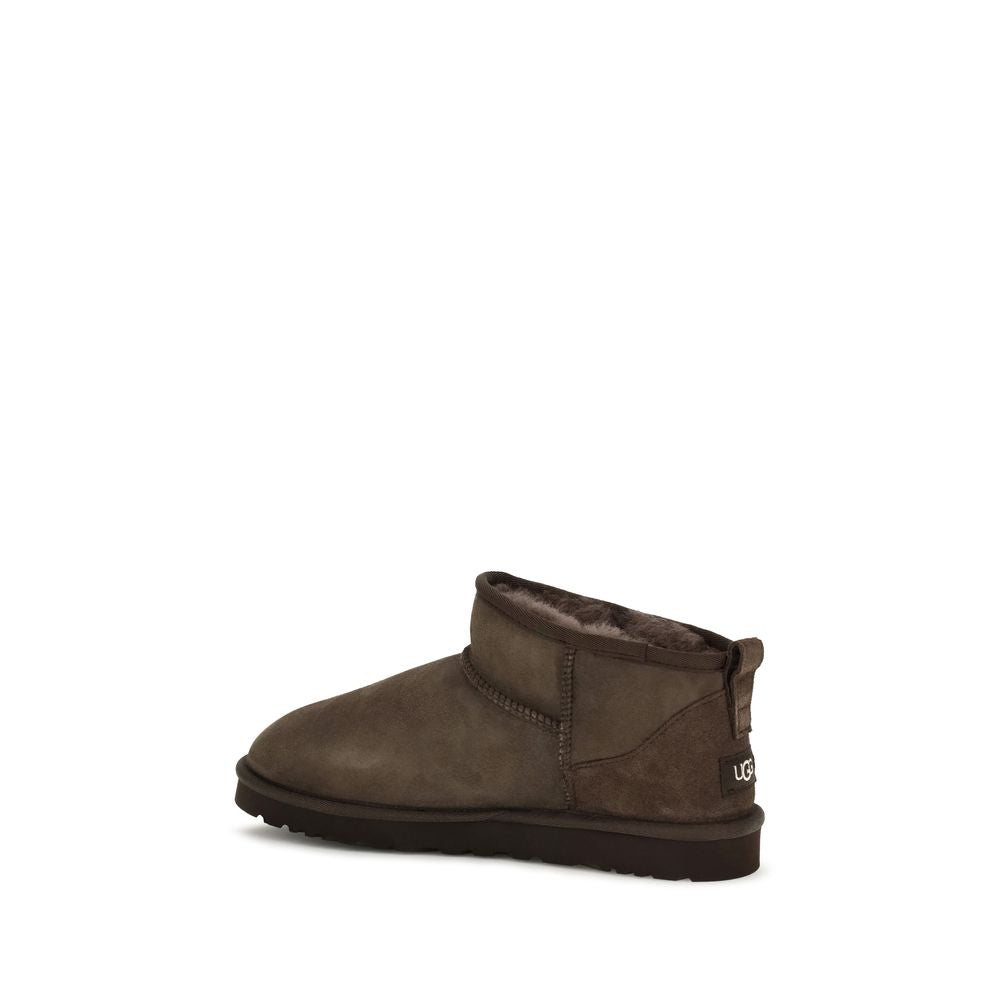 Ankle Boots by UGG for men in eva polyester suede leather brown showcases a impeccable silhouette as Men's EVA Polyester Suede Leather Ankle Boots, artfully defined by a impeccable and a impeccable .