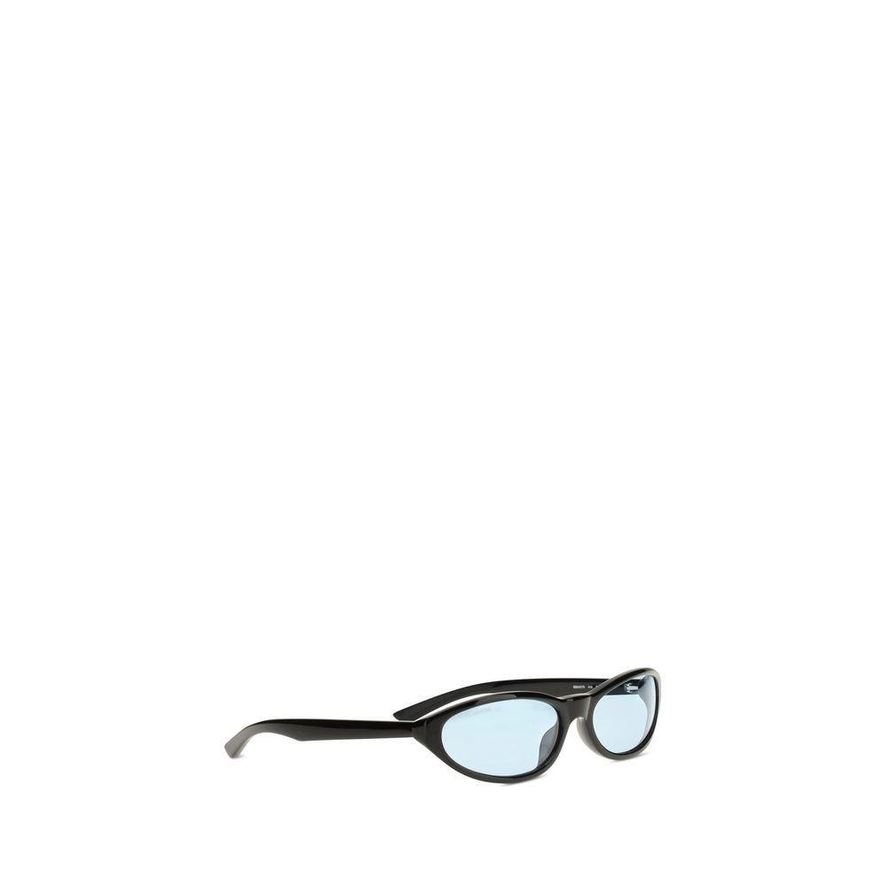 This Sunglasses by Balenciaga for men in bos taurus calf suede leather black & signature presents a sumptuous silhouette, showcasing a sumptuous round frame design in black coloured frame and high-performance .