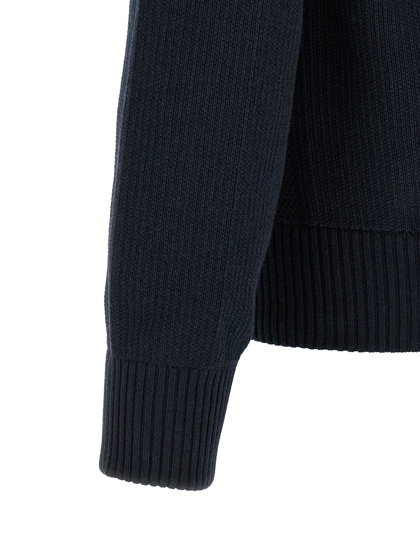 Overcoat by Canada Goose for men in merino wool black & navy showcases a enveloping silhouette, detailed with distinctive thermal, pockets & insulated and a enveloping .