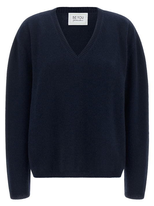 Cardigan by BE YOU for women in cashmere natural & navy features an impeccable silhouette, showcasing a sophisticated v-neck neckline and detail for a truly impeccable finish.