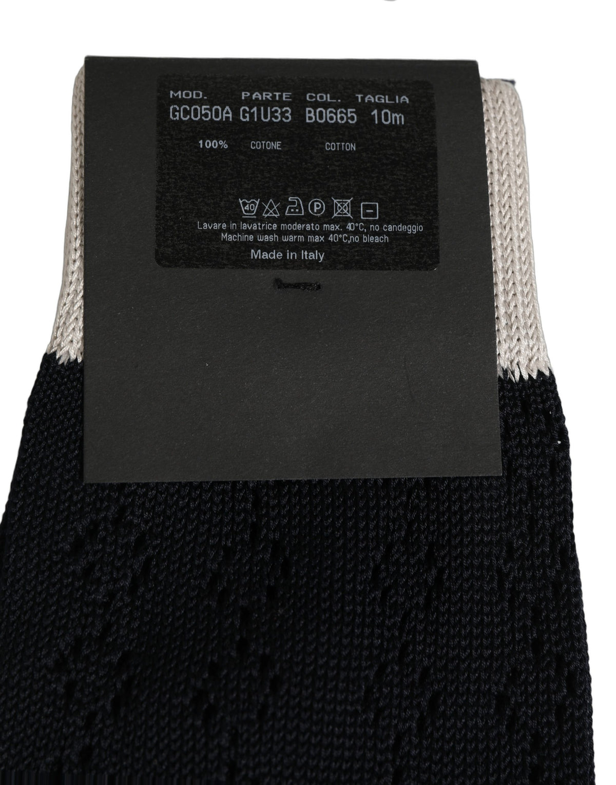 Socks by Dolce & Gabbana for men in calf leather & cotton dark-blue features a contemporary knit construction, showcasing the sophisticated design of this Men's Calf Leather & Cotton Socks with its contemporary finish.