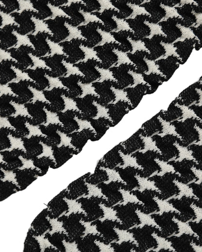 Socks by Dolce & Gabbana for women in virgin wool & nylon black, white, patterned & houndstooth presents a perennial silhouette, artfully capturing the refined essence of the perennial Women's Virgin Wool & Nylon Socks design with a perennial finish.