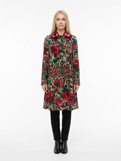 Overcoat by Dolce & Gabbana for women in wool & polyester multicolor showcases a enveloping silhouette, detailed with distinctive and a enveloping .