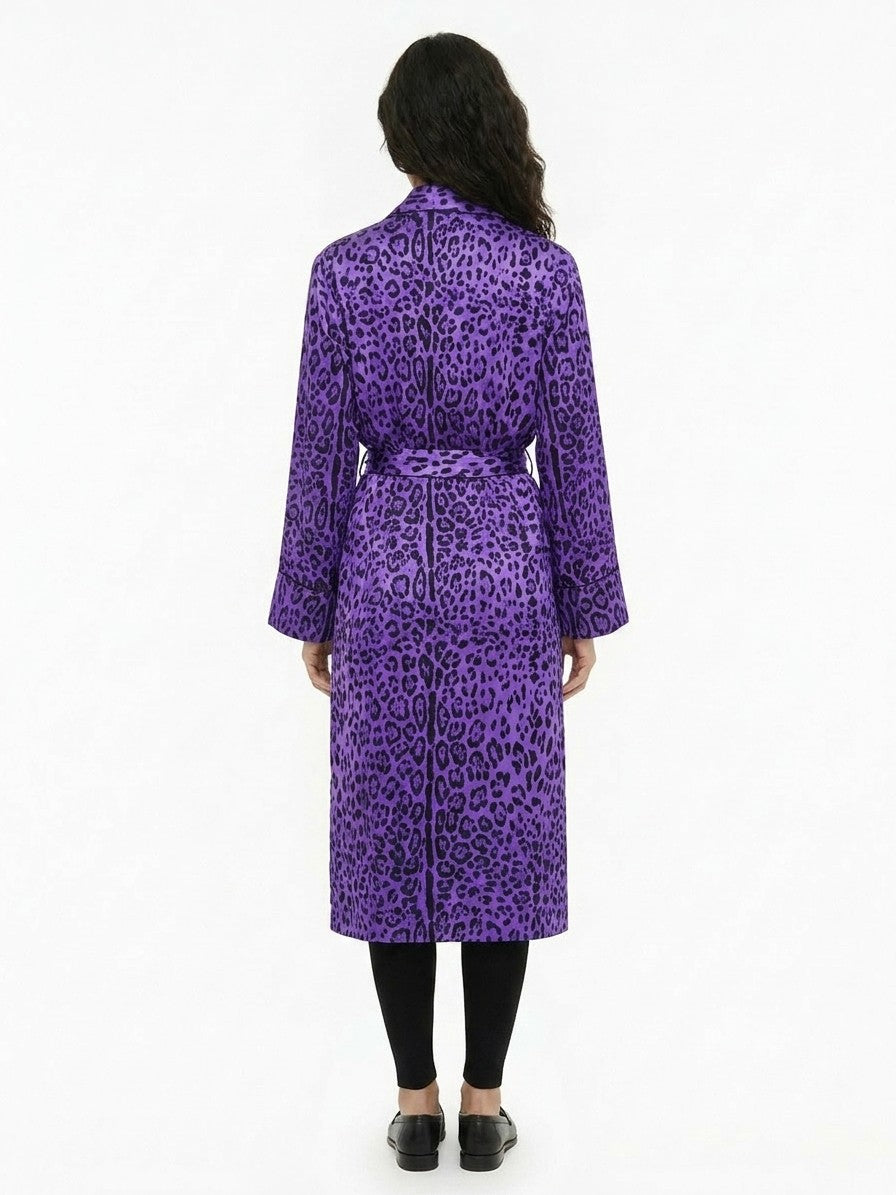 This Robe by Dolce & Gabbana for women in silk multicolor presents a encompassing silhouette from the Women's Silk Robe collection, offering a encompassing fit designed for luxurious lounging.