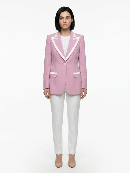Blazer by Dolce & Gabbana for women in silk & wool pink presents a distinguished silhouette, detailed with a distinguished and distinctive for a truly sophisticated finish.