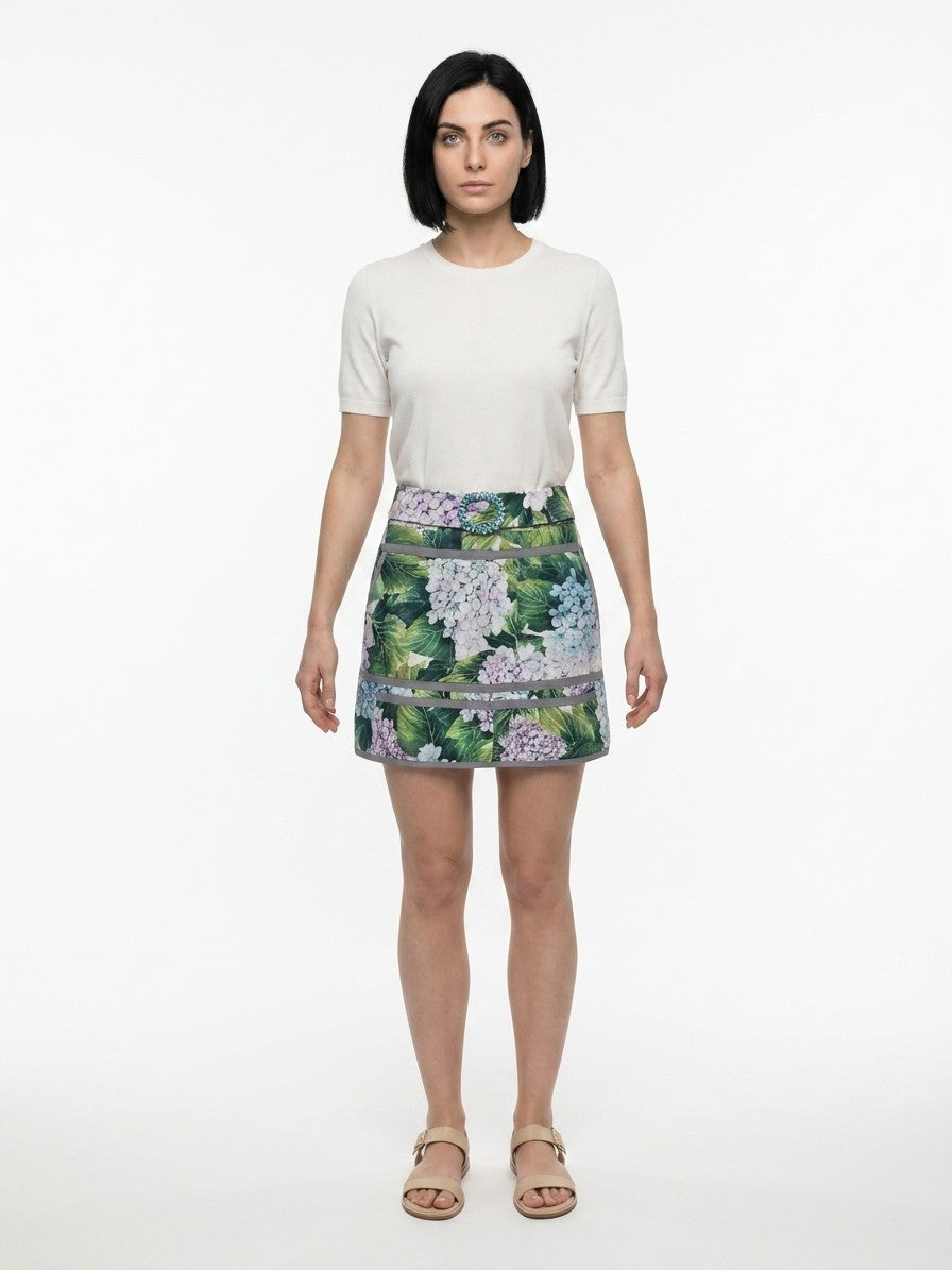 Skirt by Dolce & Gabbana for women in cotton silk & viscose multicolor features a captivating silhouette, showcasing the captivating Heart Women's Cotton Silk & Viscose Mini Skirt design with a sophisticated mini for a captivating look.