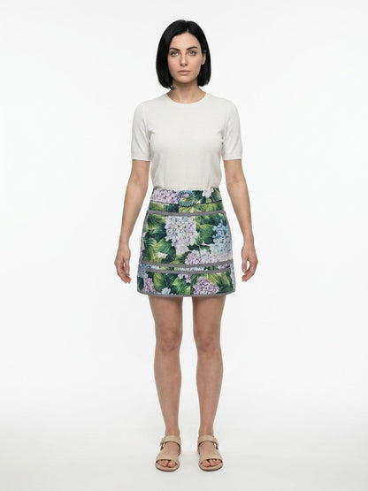 Skirt by Dolce & Gabbana for women in cotton silk & viscose multicolor features a captivating silhouette, showcasing the captivating Heart Women's Cotton Silk & Viscose Mini Skirt design with a sophisticated mini for a captivating look.