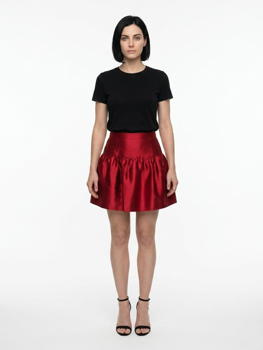 Skirt by Dolce & Gabbana for women in silk red features a sublime silhouette, showcasing the sublime design of the Women's Silk Mini Skirt in a sophisticated mini.
