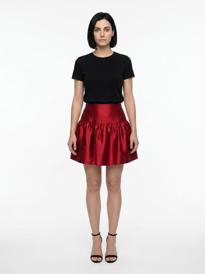 Skirt by Dolce & Gabbana for women in silk red features a sublime silhouette, showcasing the sublime design of the Women's Silk Mini Skirt in a sophisticated mini.