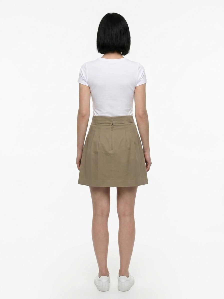 Skirt by Dolce & Gabbana for women in stretch cotton beige features a sublime silhouette, showcasing the sublime design of the Women's Stretch Cotton Mini Skirt in a sophisticated mini.