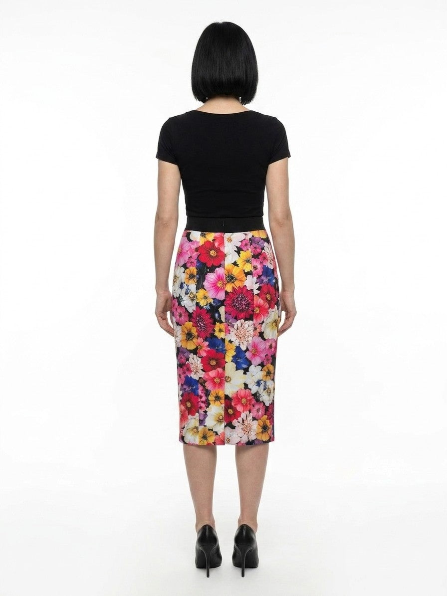 Skirt by Dolce & Gabbana for women in polyamide & polyester multicolor showcases a sultry silhouette, elegantly defined by its midi and the sophisticated sultry design of the Women's Polyamide & Polyester Midi Skirt.