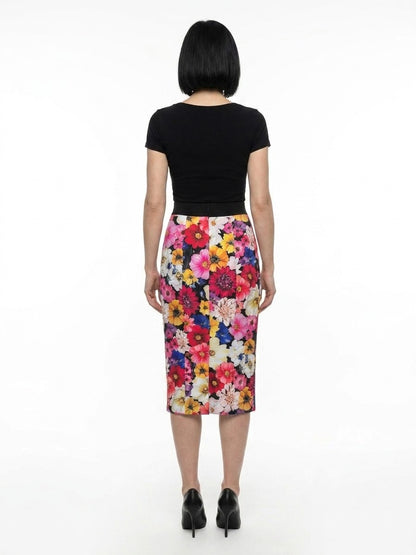 Skirt by Dolce & Gabbana for women in polyamide & polyester multicolor showcases a sultry silhouette, elegantly defined by its midi and the sophisticated sultry design of the Women's Polyamide & Polyester Midi Skirt.