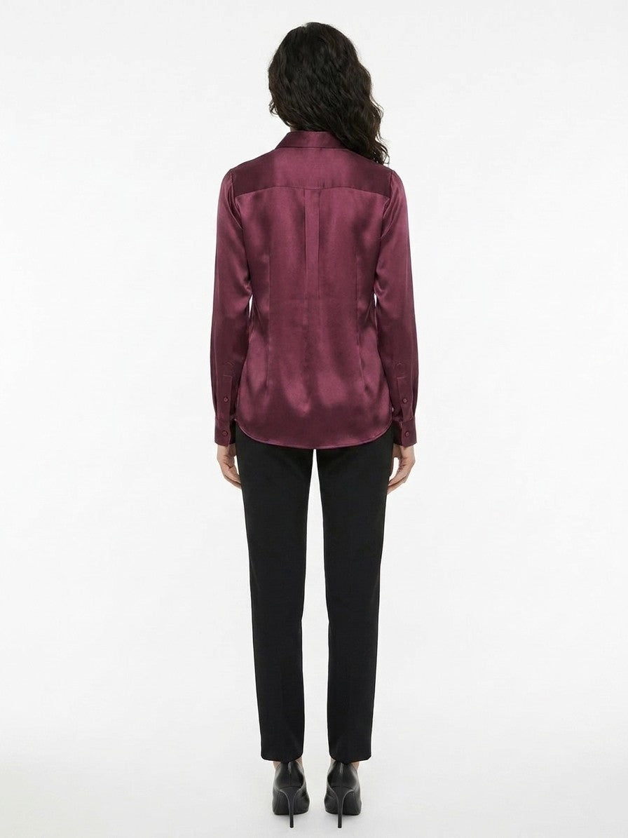 Shirt by Dolce & Gabbana for women in silk purple presents a discerning silhouette, showcasing a sophisticated and for a truly discerning finish.