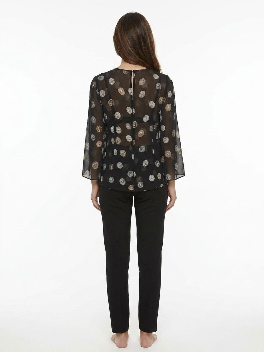 Shirt by Dolce & Gabbana for women in silk multicolor & patterned showcases a sublime silhouette, artfully detailed with a sublime and for a sophisticated, sublime finish.