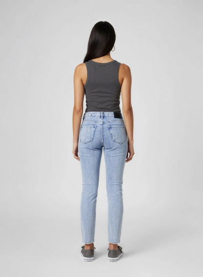 Jeans by Dolce & Gabbana for women in stretch denim cotton blue features an sophisticated and with a precise long, creating a sophisticated and sophisticated silhouette.