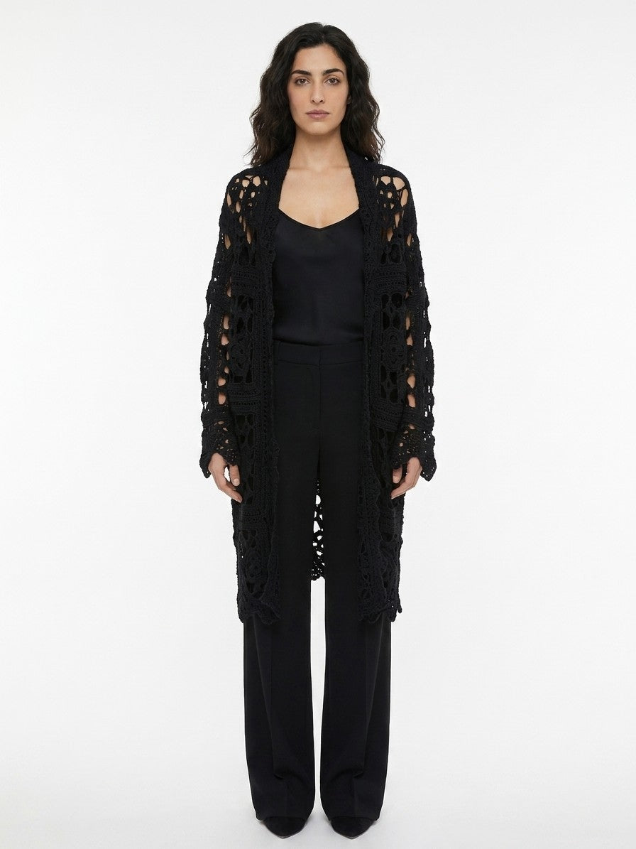 Cardigan by Dolce & Gabbana for women in virgin wool black features an crisp silhouette, showcasing a sophisticated and detail for a truly crisp finish.