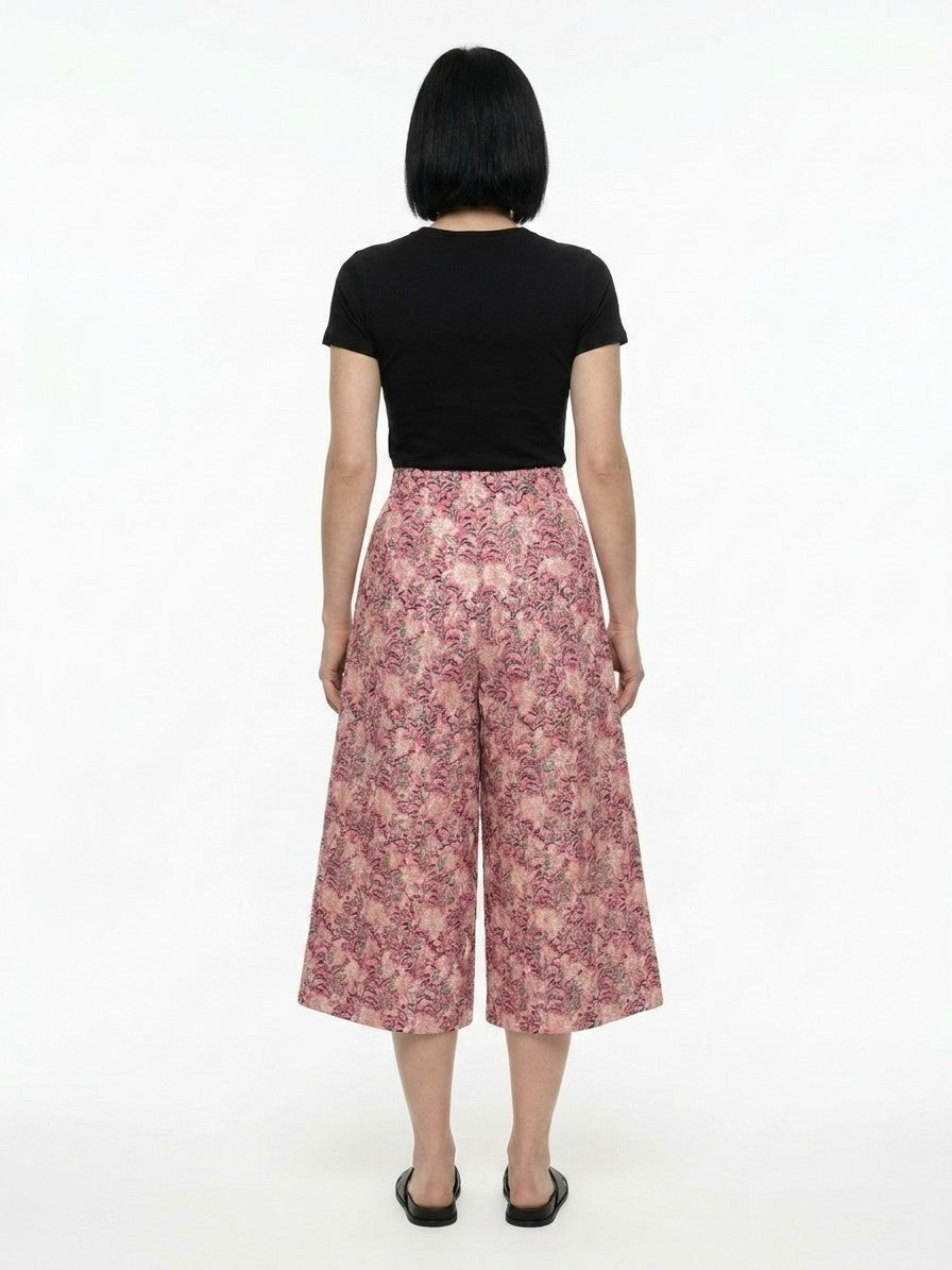 Casual Pants by Dolce & Gabbana for women in cotton polyester multicolor features an sophisticated and with a precise long, creating a sophisticated and sophisticated silhouette.