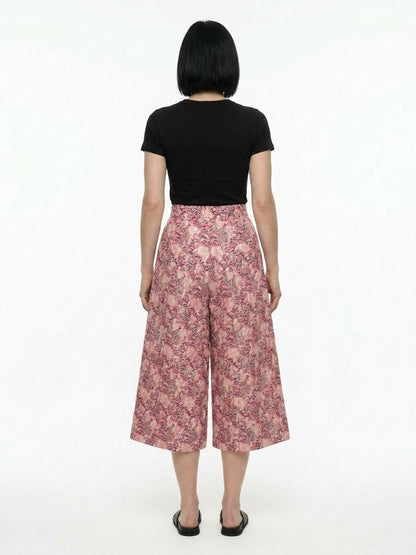 Casual Pants by Dolce & Gabbana for women in cotton polyester multicolor features an sophisticated and with a precise long, creating a sophisticated and sophisticated silhouette.