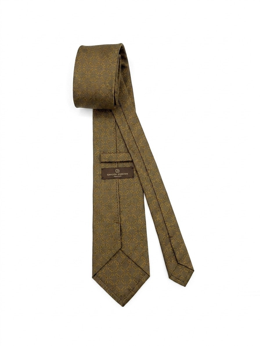 This Necktie by Givenchy for men in silk red presents a effortless chic silhouette from the Silk Necktie collection, offering a effortless chic finish for a truly effortless chic look.