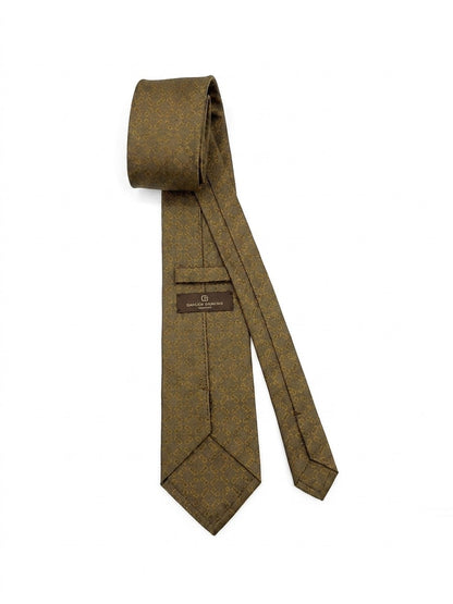 This Necktie by Givenchy for men in silk red presents a effortless chic silhouette from the Silk Necktie collection, offering a effortless chic finish for a truly effortless chic look.