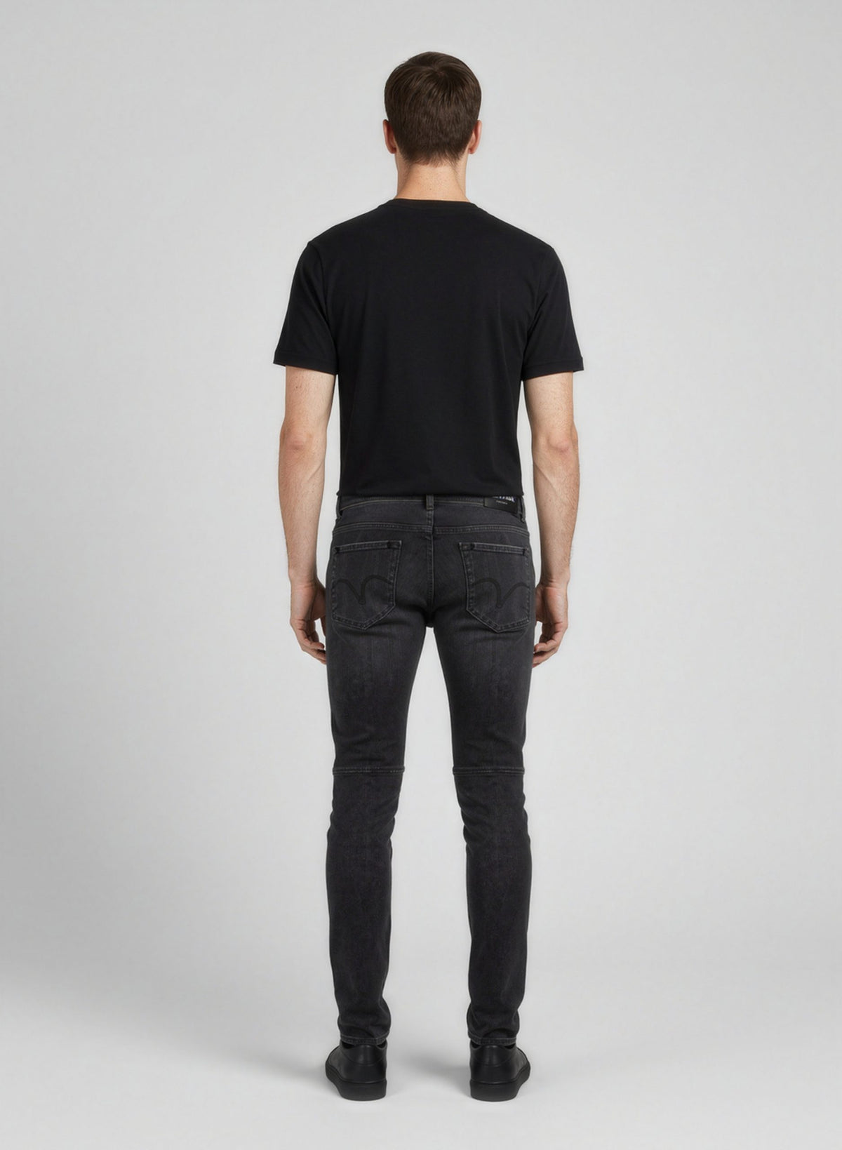 Jeans by Balmain for men in stretch denim cotton black features a refined silhouette with a refined slim, defined by a and a refined long for a refined finish.