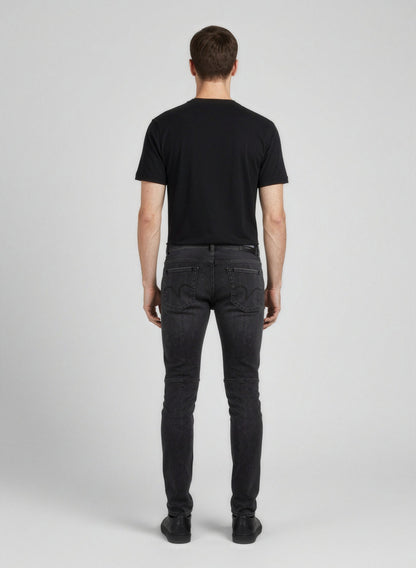 Jeans by Balmain for men in stretch denim cotton black features a refined silhouette with a refined slim, defined by a and a refined long for a refined finish.