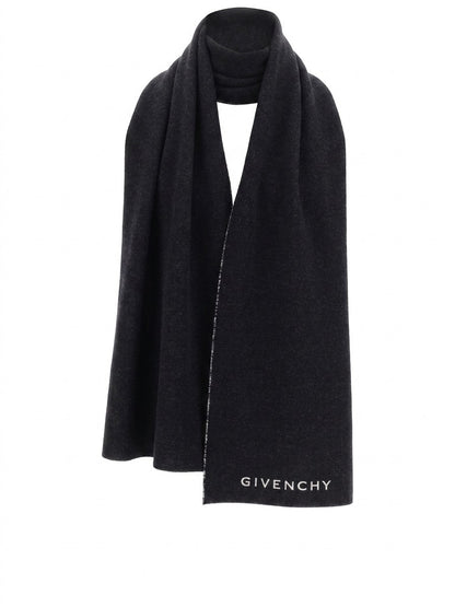 Scarf by Givenchy for men in virgin wool & silk bicolour showcases a on trend silhouette, artfully capturing the on trend essence of the Virgin Wool & Silk Wrap Scarf design with a sophisticated finish.