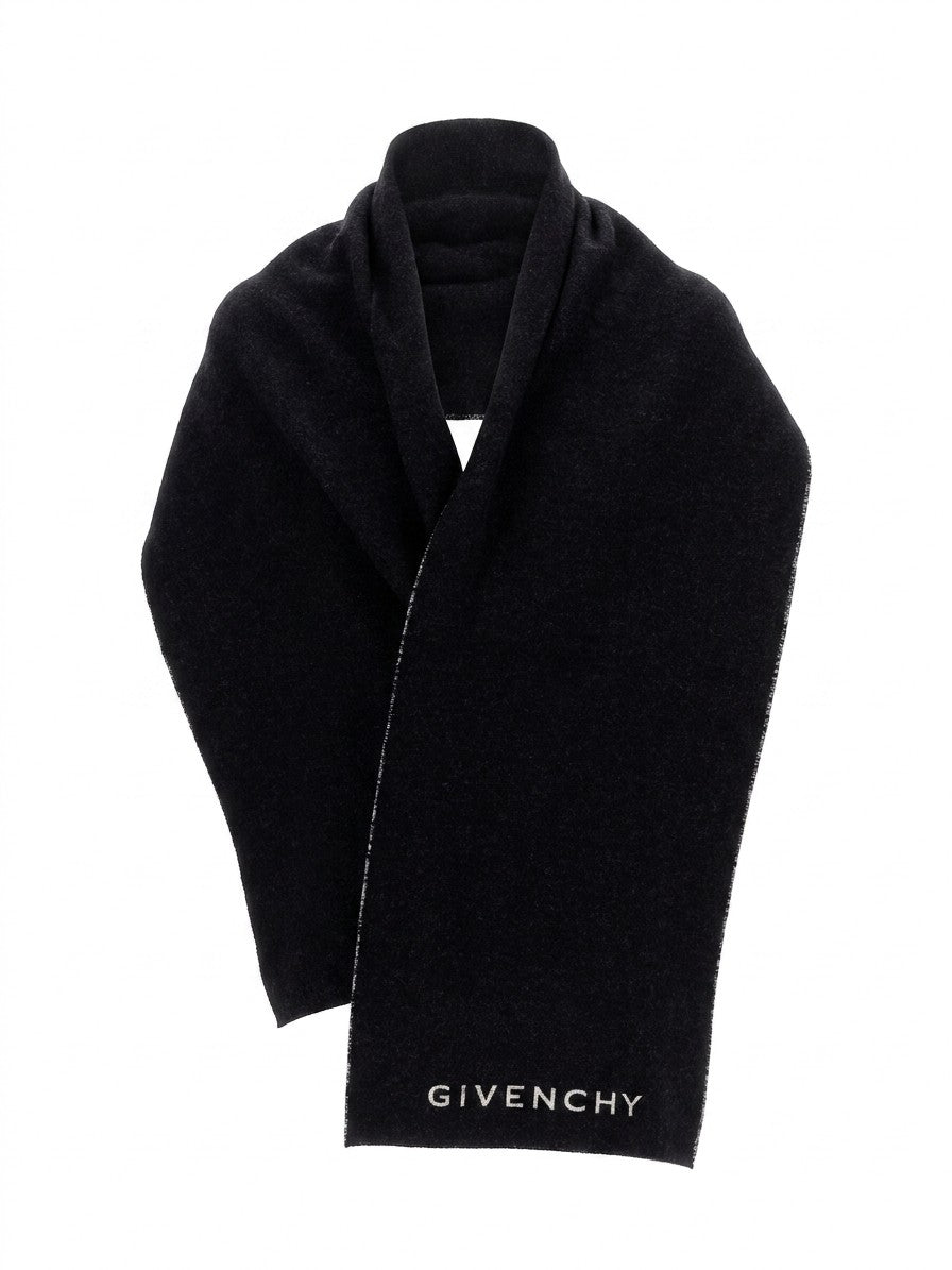 Scarf by Givenchy for men in virgin wool & silk bicolour presents a cosy silhouette, artfully capturing the sophisticated design and premium aesthetic of the Virgin Wool & Silk Wrap Scarf.