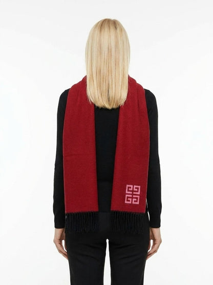 Scarf by Givenchy for women in wool bicolour presents a cosy silhouette, artfully capturing the sophisticated design and premium aesthetic of the Wool Scarf.