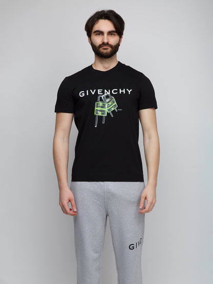 T-Shirt by Givenchy for men in cotton black showcases a dramatic silhouette, elegantly detailed with a dramatic and for a truly dramatic finish.