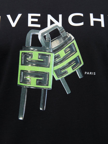 T-Shirt by Givenchy for men in cotton black showcases a fashionable silhouette, elegantly detailed with a fashionable and for a sophisticated, high-fashion look.
