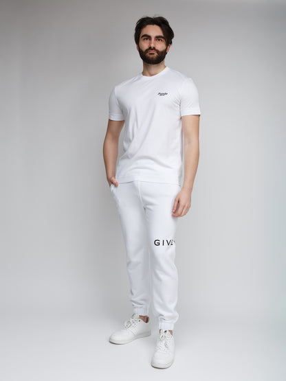 T-Shirt by Givenchy for men in cotton white showcases a unassuming silhouette, artfully detailed with a refined and unassuming for a sophisticated, contemporary look.