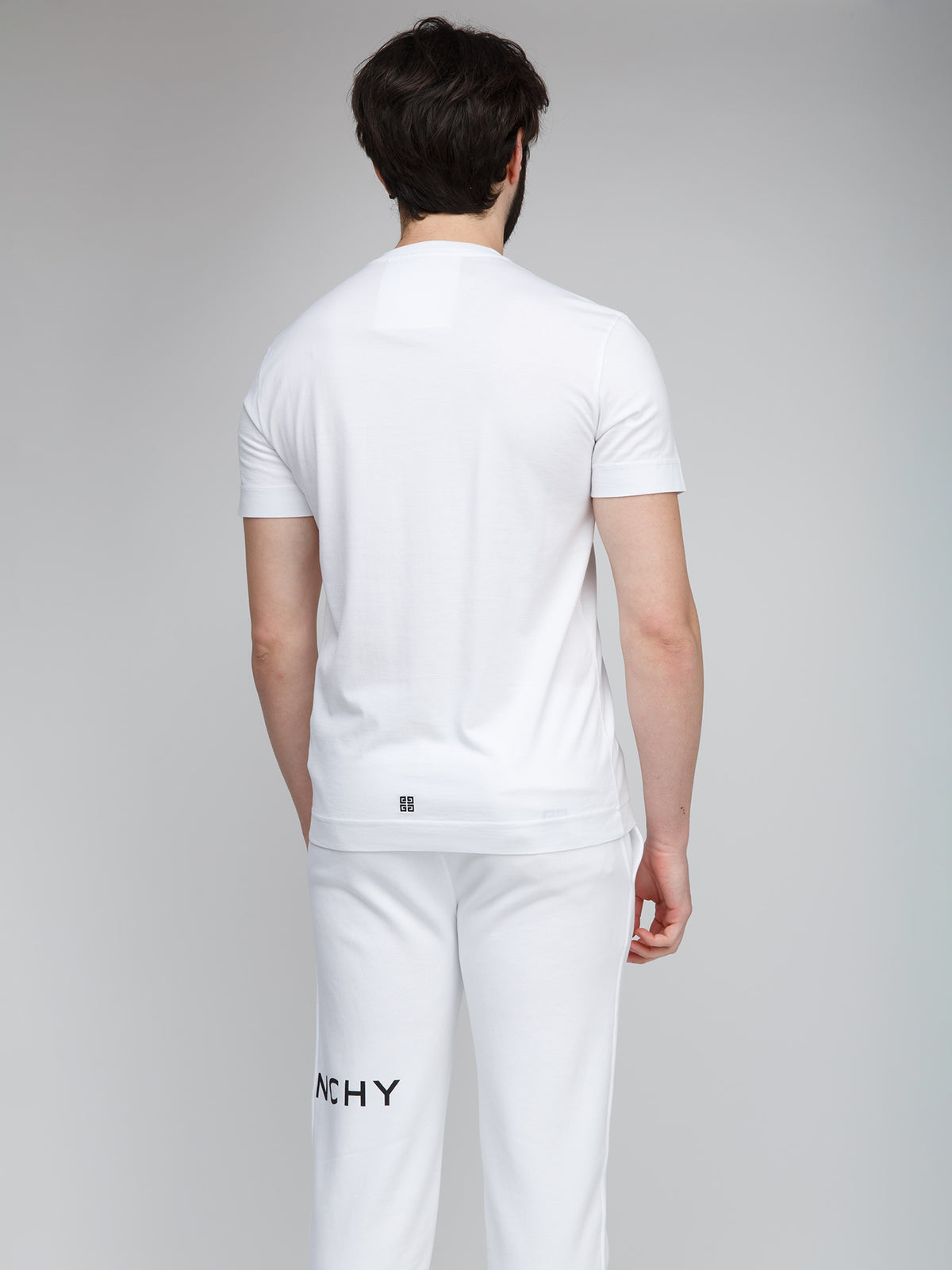 T-Shirt by Givenchy for men in cotton white features an on trend silhouette, perfectly showcasing a on trend and for an elevated aesthetic.