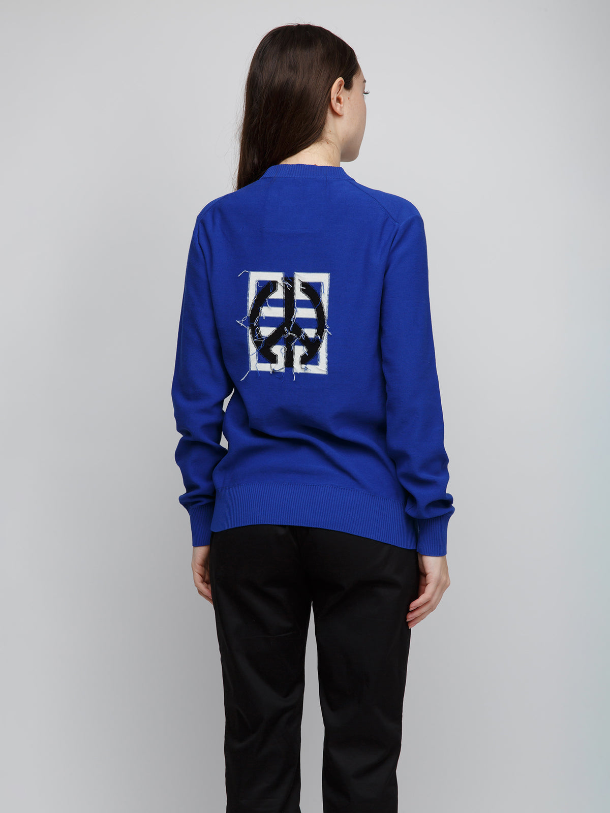 Sweatshirt by Givenchy for women in cotton blue & print features an exquisite silhouette, showcasing and crew neckline details for a exquisite look.