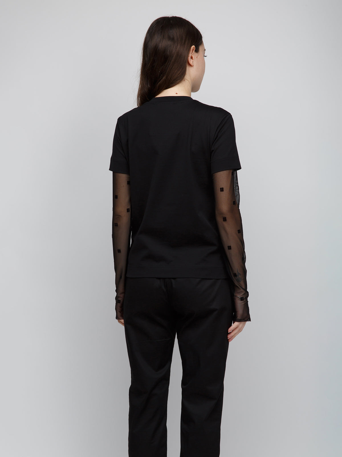 T-Shirt by Givenchy for women in cotton black showcases a unassuming silhouette, artfully detailed with a refined and unassuming for a sophisticated, contemporary look.