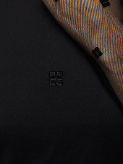 T-Shirt by Givenchy for women in cotton black features a plush silhouette, showcasing a sophisticated and for a truly plush finish.