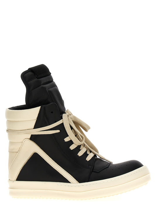 Sneakers by Rick Owens for women in bos taurus calfskin leather bicolour, black & white presents a sumptuous silhouette, artfully capturing the essence of the Women's High Top Bos Taurus Calfskin Leather Sneakers with its sumptuous high-top style design.