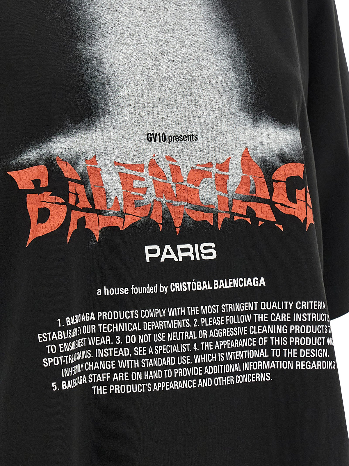 T-Shirt by Balenciaga for women in cotton gradient, black, red & white features an on trend silhouette, perfectly showcasing a on trend and for an elevated aesthetic.