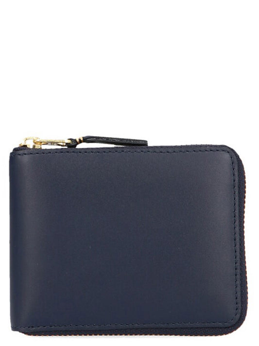 Wallet by Comme Des Garçons for men in bos taurus calfskin leather blue showcases a enchanting silhouette, artfully detailed with the signature style of the Arecalf Bos Taurus Calfskin Leather Wallet and functional zip-around.