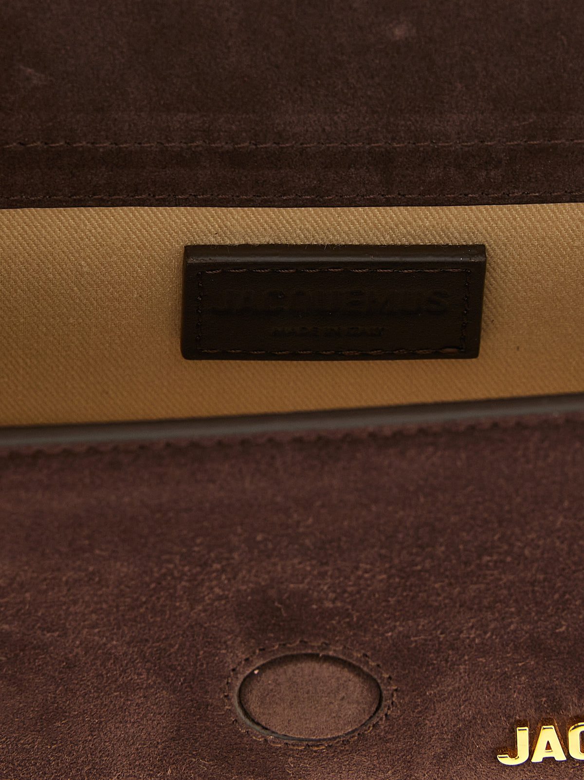 This Flap Handbag by Jacquemus for women in suede calfskin leather and brown presents a sculptural silhouette featuring a secure flap & magnetic, ample , and versatile shoulder-strap & handle for a sculptural finish.