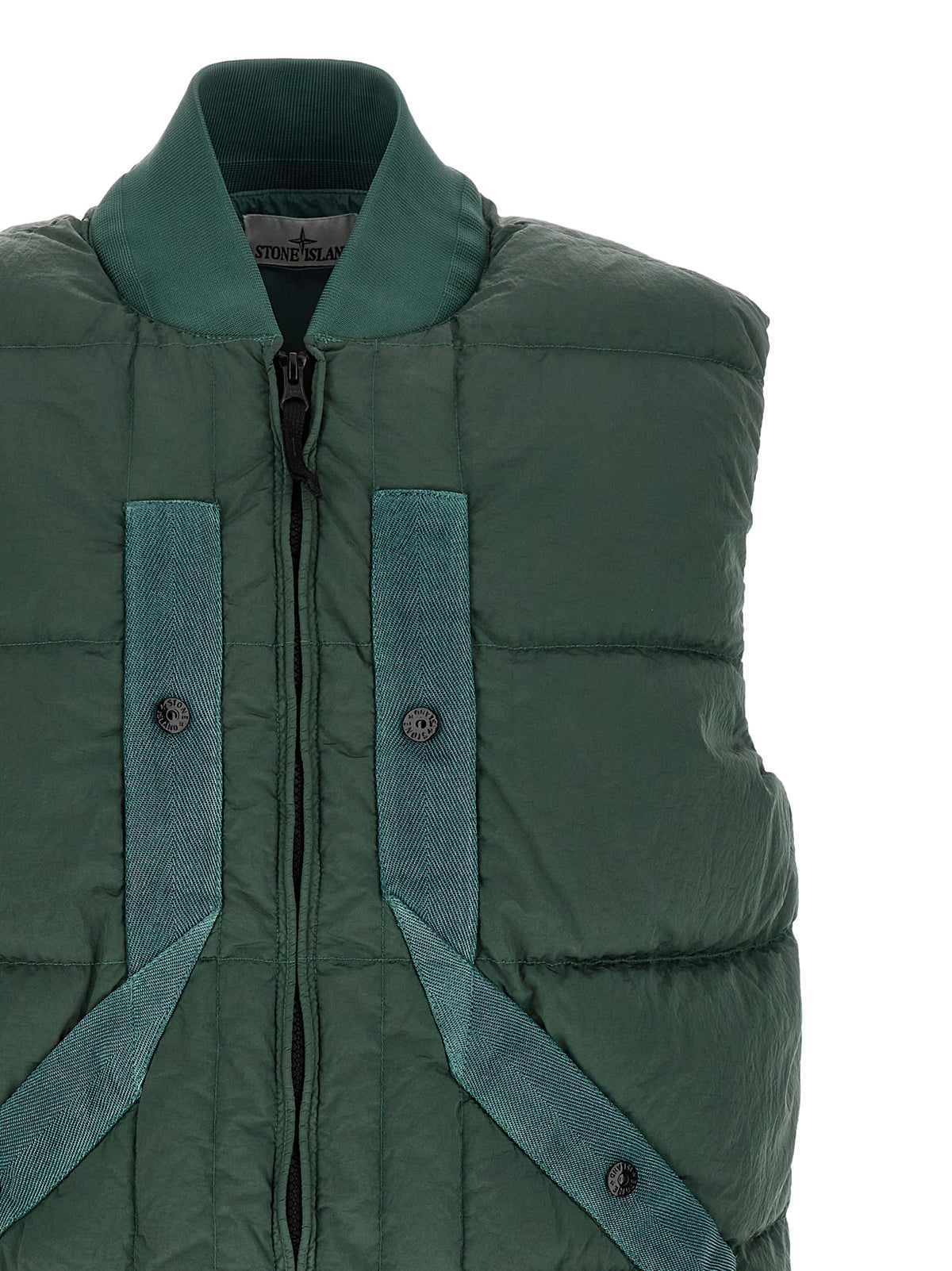 Vest by Stone Island for men in nylon bicolour & green features a enviable silhouette, elegantly detailed with a enviable and functional thermal & pockets for a enviable finish.