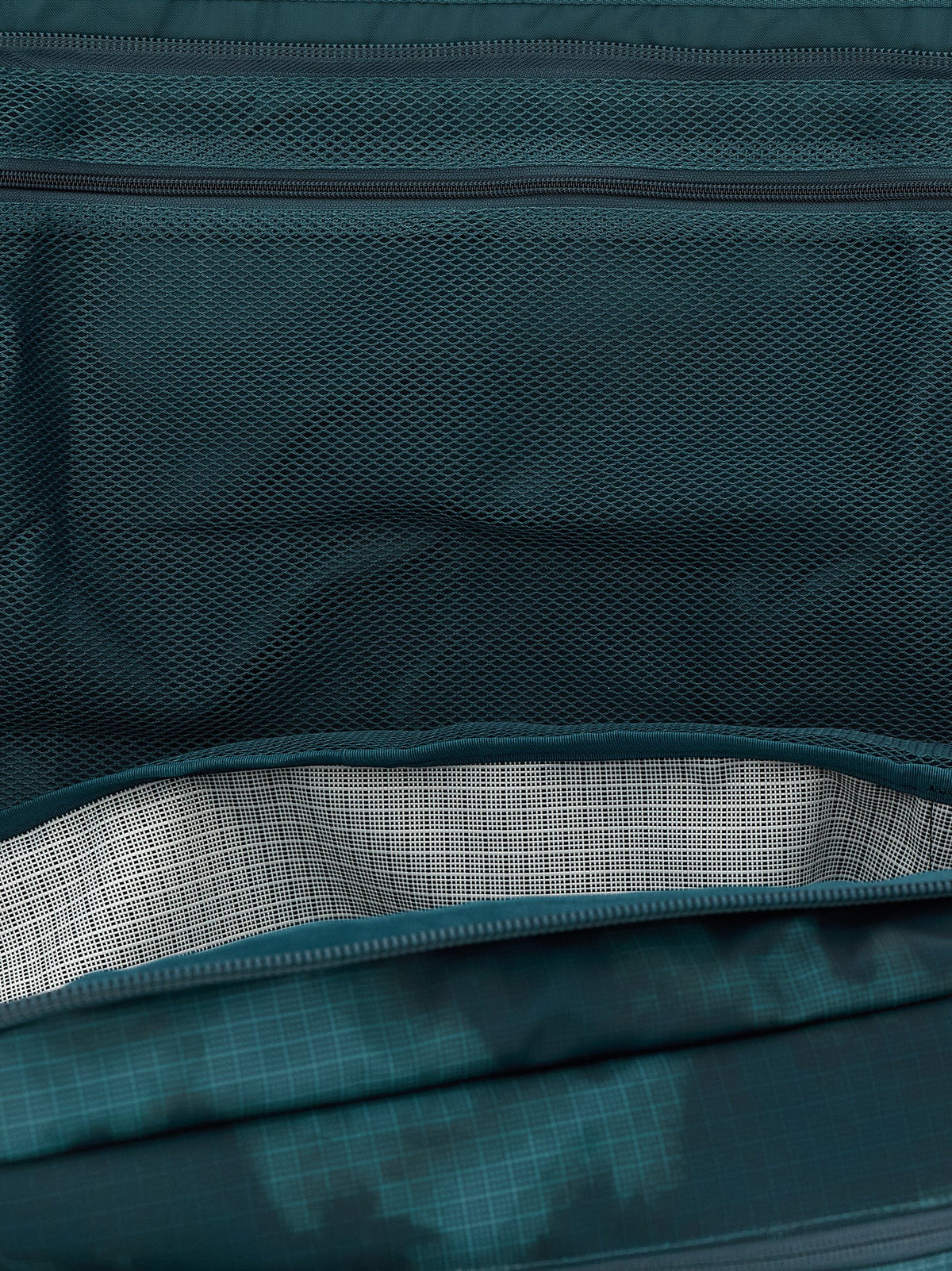 Travel Backpack by PATAGONIA for men in polyester & mesh black, light-blue, teal & patterned features an ultra-portable silhouette from the Black Hole Polyester & Mesh Travel Backpack range, with a secure , ample , and versatile backpack-strap, adjustable-strap & handle.