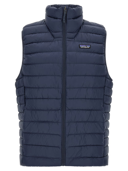 Vest by PATAGONIA for men in nylon fabric navy features a enviable silhouette, elegantly detailed with a enviable high-neck neckline and functional windproof, pockets & insulated for a enviable finish.